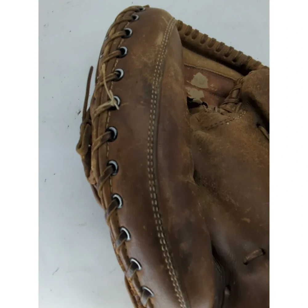 Wilson A2402 Professional Model Catchers Mitt Righty Nylon Stitched USA C3